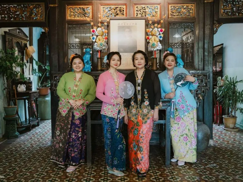 trang phuc truyen thong malaysia kham pha 5 bo y phuc mang dam ban sac van hoa